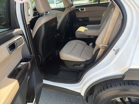 Used 2020 Ford Explorer XLT w/ Equipment Group 202A AWD/4WD image 6