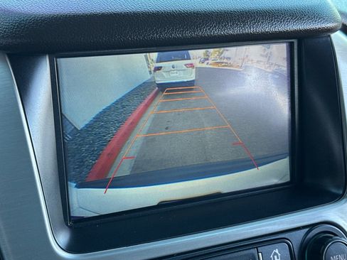 Used 2017 GMC Yukon SLT w/ Premium Edition image 22