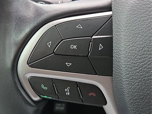 Used 2020 Jeep Grand Cherokee Laredo image 17