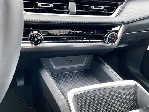 New 2026 Chevrolet Equinox LT w/ Midnight Edition AWD/4WD image 23