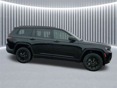 New 2025 Jeep Grand Cherokee L Laredo image 5
