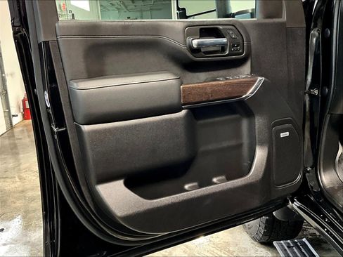 Used 2023 GMC Sierra 2500 Denali w/ Denali Ultimate Package image 9