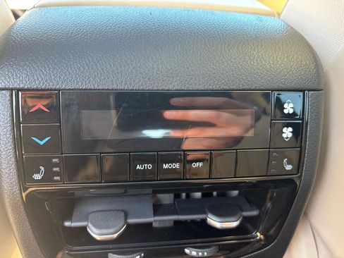 Used 2022 Jeep Grand Cherokee L Limited w/ Luxury Tech Group II image 38