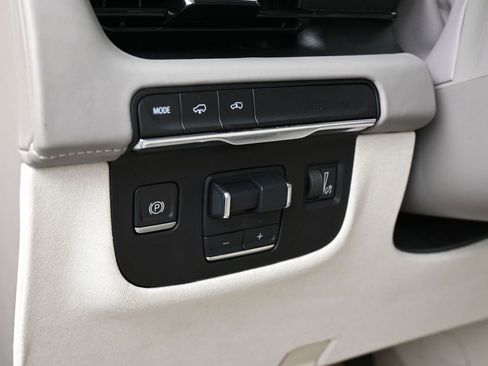 Used 2021 Cadillac Escalade Sport Platinum w/ LPO, ONYX Package image 16