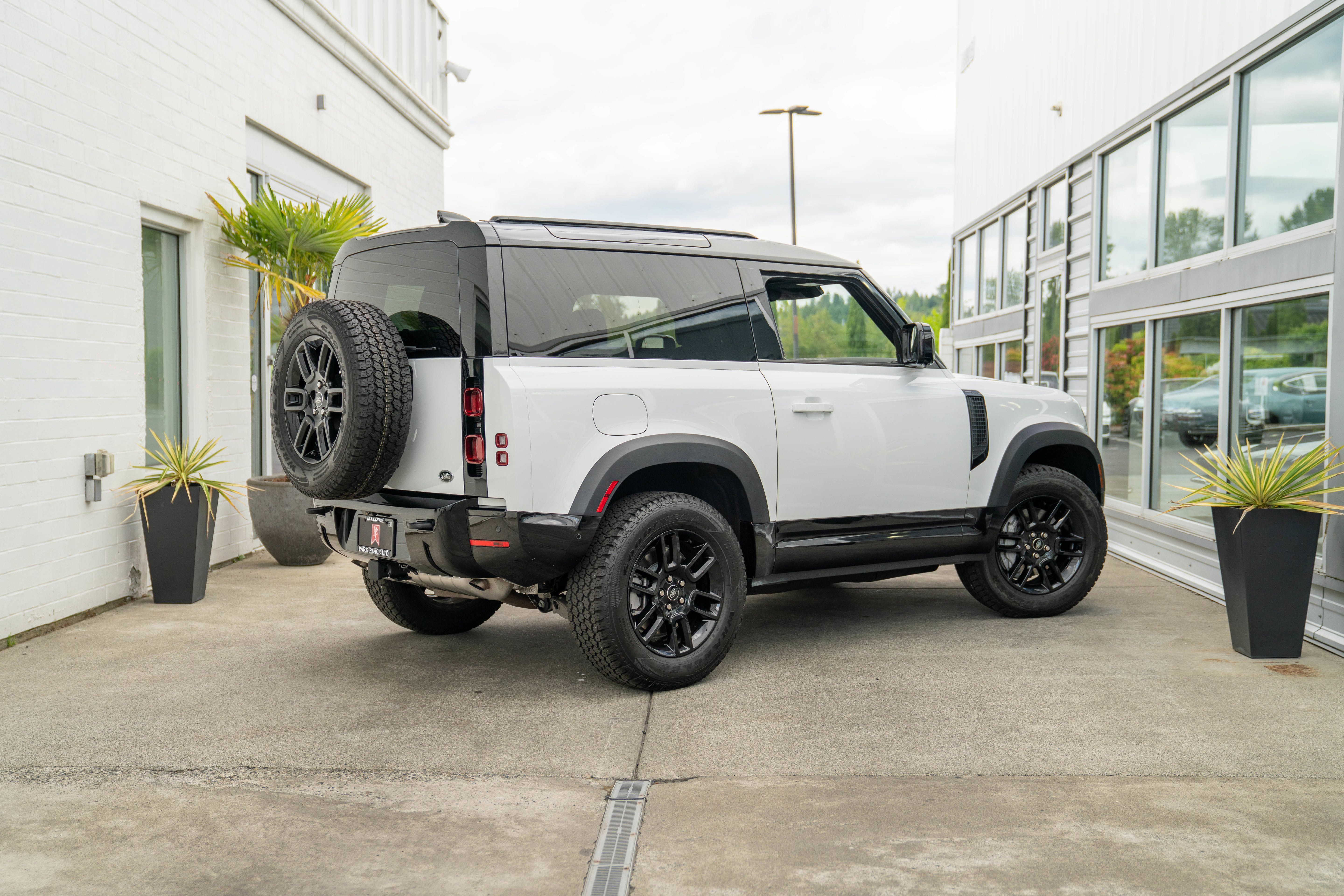 Used 2022 Land Rover Defender 90 X-Dynamic S AWD/4WD image 10