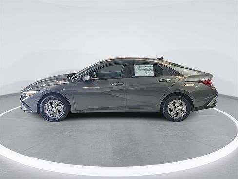 New 2026 Hyundai Elantra SE w/ Cargo Package image 8