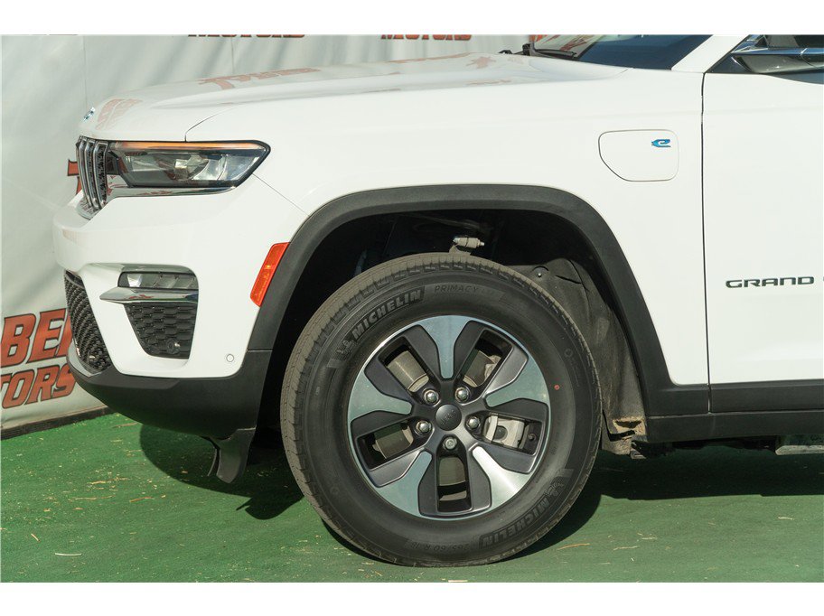 Used 2022 Jeep Grand Cherokee Limited 4xe w/ Luxury Tech Group II AWD/4WD image 9