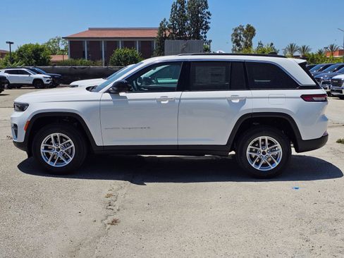 New 2026 Jeep Grand Cherokee Laredo RWD image 4