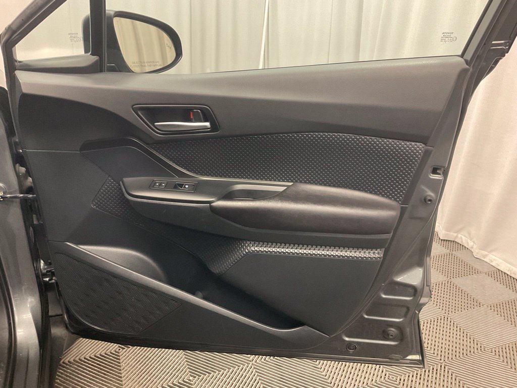 Used 2018 Toyota C-HR XLE FWD image 30