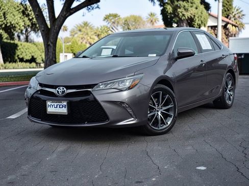 Used 2017 Toyota Camry XSE image 2