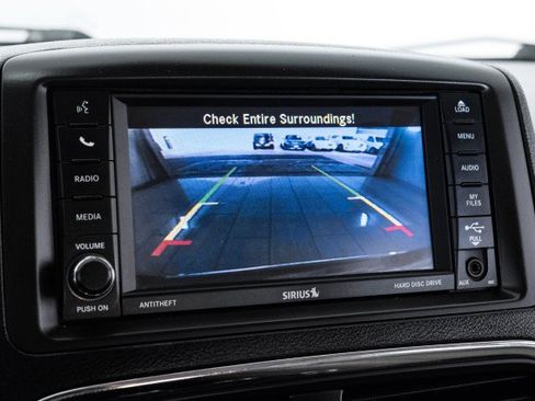 Used 2018 Dodge Grand Caravan SE w/ UConnect Hands-Free Group FWD image 19