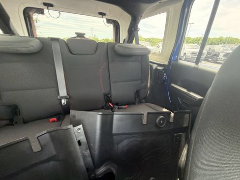 Used 2019 Jeep Wrangler Unlimited Rubicon AWD/4WD image 14