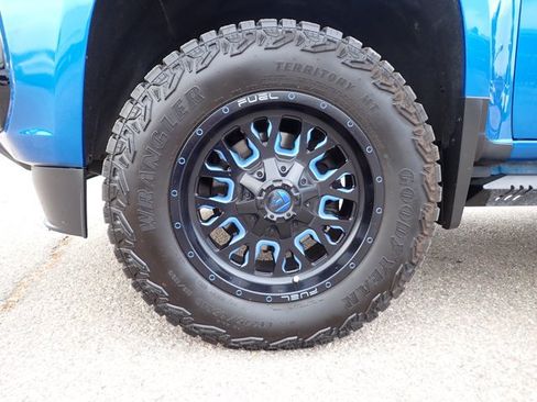 Used 2021 Chevrolet Colorado LT w/ Safety Package AWD/4WD image 5