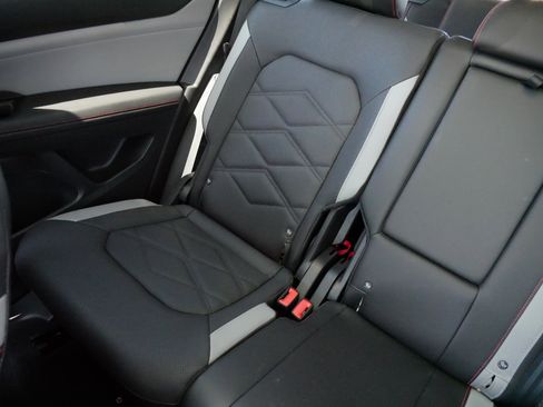 Certified 2025 Volkswagen Atlas Peak Edition SE AWD/4WD image 12