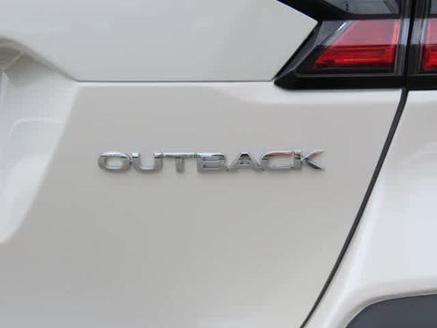 Used 2024 Subaru Outback Premium AWD/4WD image 7