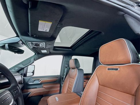 New 2026 GMC Sierra 3500 Denali Ultimate w/ LPO, Black Badging Package image 17