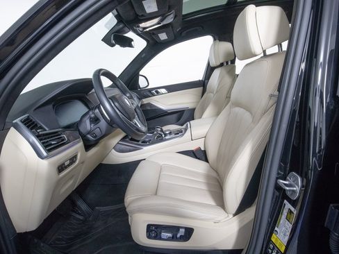 Used 2022 BMW X7 xDrive40i w/ Premium Package image 9