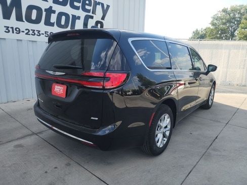 New 2026 Chrysler Pacifica Select image 18