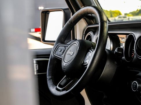 Used 2019 Jeep Wrangler Unlimited Sport S image 24