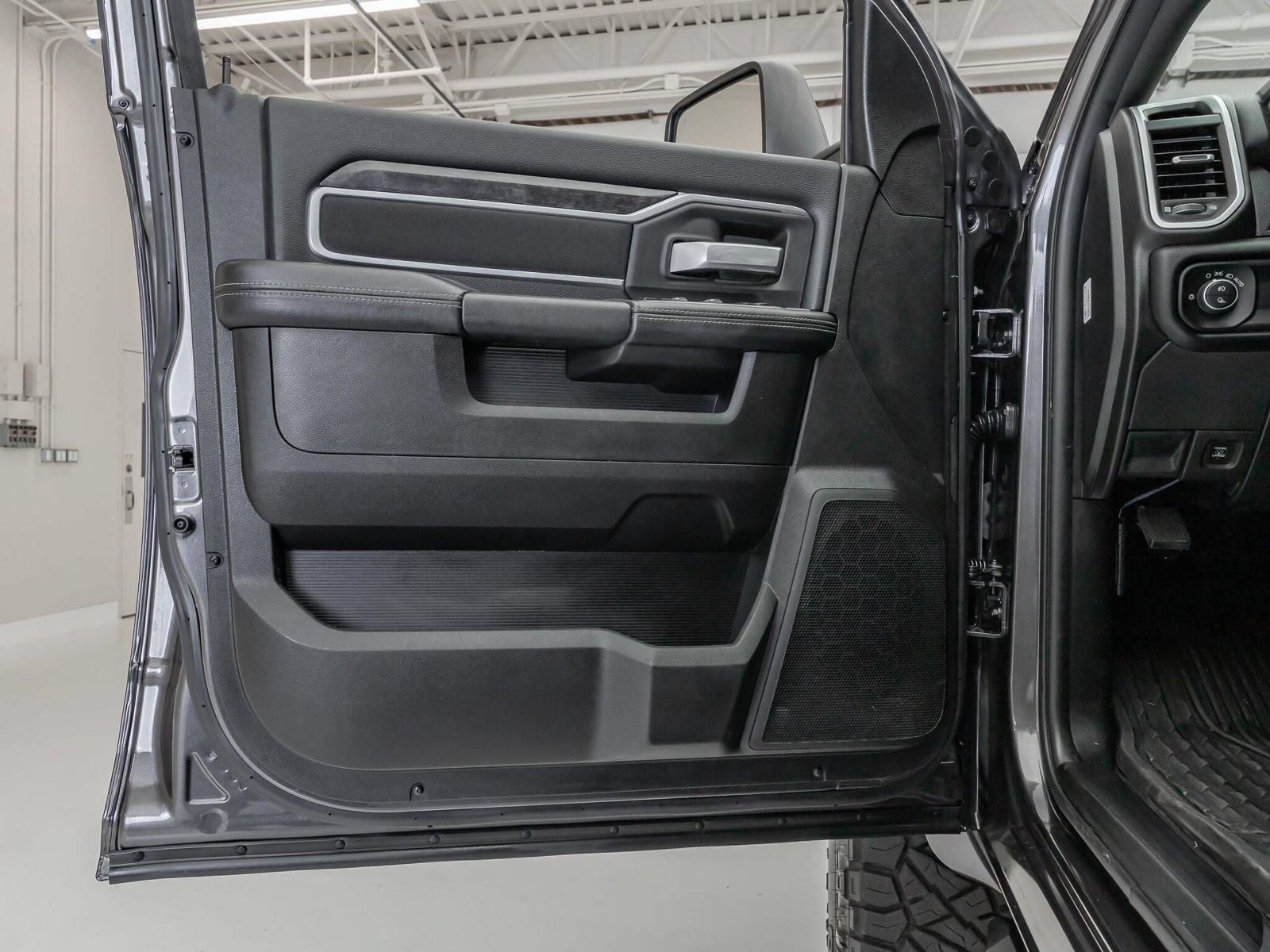 Used 2024 RAM 2500 Lone Star w/ Night Edition AWD/4WD image 35