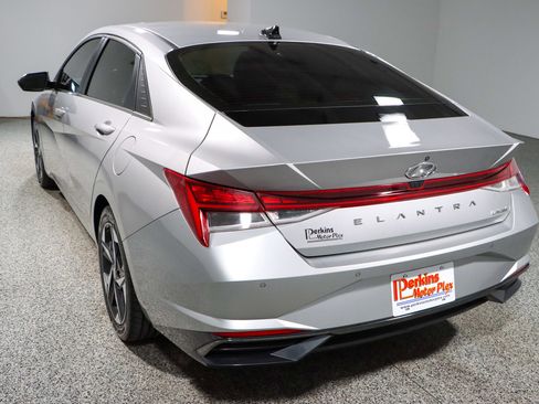 Used 2021 Hyundai Elantra Limited image 9