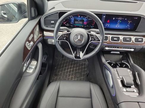 Used 2025 Mercedes-Benz GLS 450 4MATIC image 14