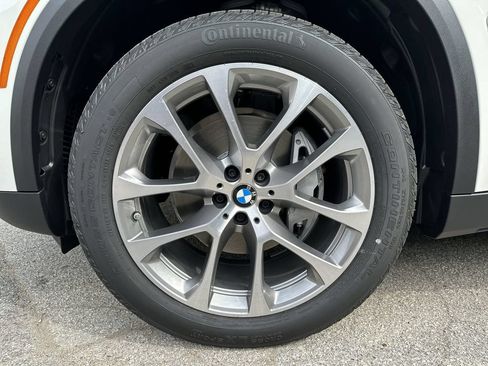 Used 2024 BMW X5 xDrive40i w/ Premium Package AWD/4WD image 32
