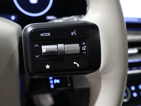 Used 2024 Hyundai Santa Fe Limited image 32