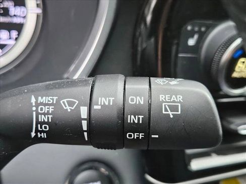 Used 2023 Toyota Highlander XLE FWD image 10