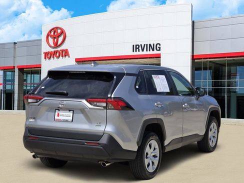 Used 2024 Toyota RAV4 LE AWD/4WD image 4