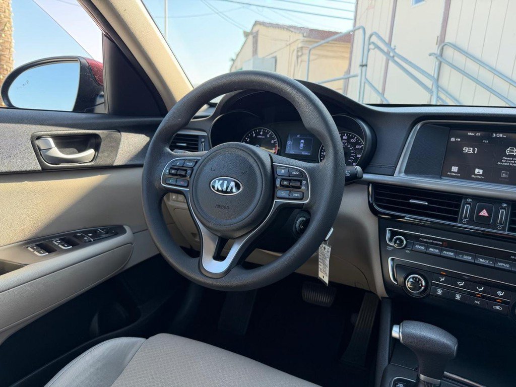 Used 2018 Kia Optima LX FWD image 25