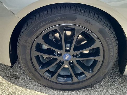 Used 2020 Ford Fusion SE image 11