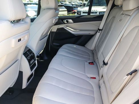 Used 2022 BMW X5 xDrive40i AWD/4WD image 17