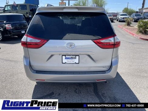 Used 2017 Toyota Sienna XLE image 4