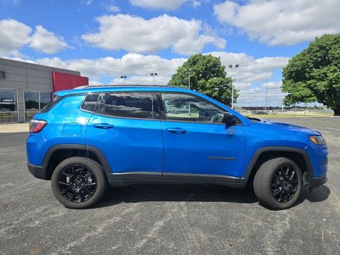 Used 2025 Jeep Compass Latitude w/ Altitude Special Edition AWD/4WD image 15