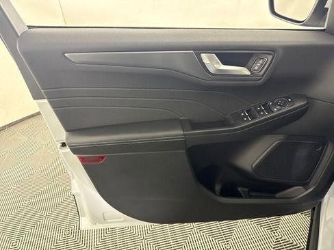 New 2026 Ford Escape SE w/ Class II Trailer Tow Package image 19