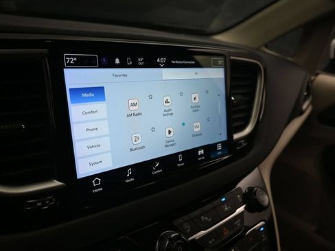 Used 2023 Chrysler Pacifica Touring-L FWD image 22