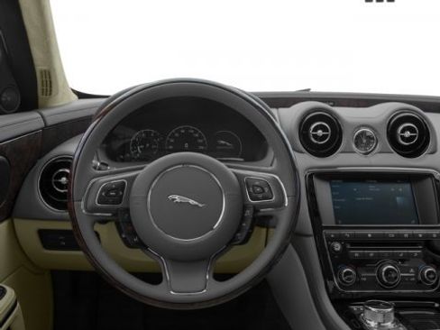 Used 2017 Jaguar XJ L Supercharged image 7