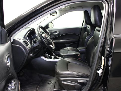 Used 2018 Jeep Compass Latitude AWD/4WD image 17