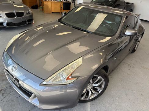 Used 2011 Nissan 370Z Coupe RWD image 6
