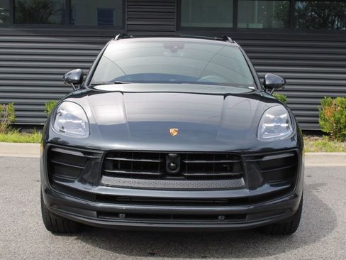 Certified 2025 Porsche Macan image 10
