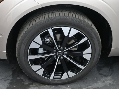 New 2026 Volvo XC60 B5 Plus w/ Protection Package Premier image 9