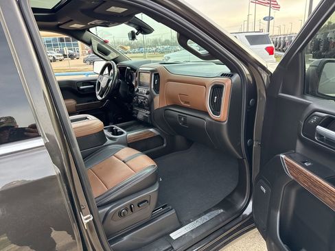 Used 2021 Chevrolet Silverado 1500 High Country w/ Technology Package image 14