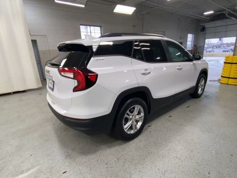 Used 2023 GMC Terrain SLE w/ Driver Convenience Package image 10