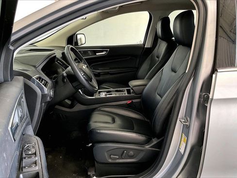 Used 2022 Ford Edge Titanium image 15