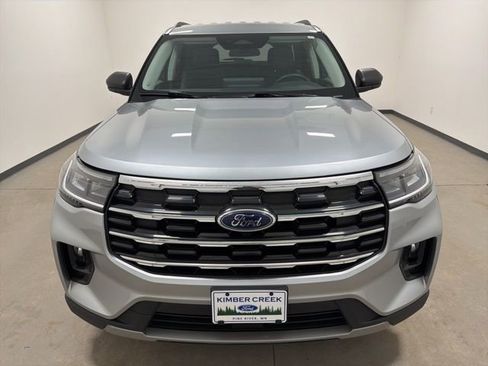 Used 2025 Ford Explorer Active w/ Active Comfort Package AWD/4WD image 2