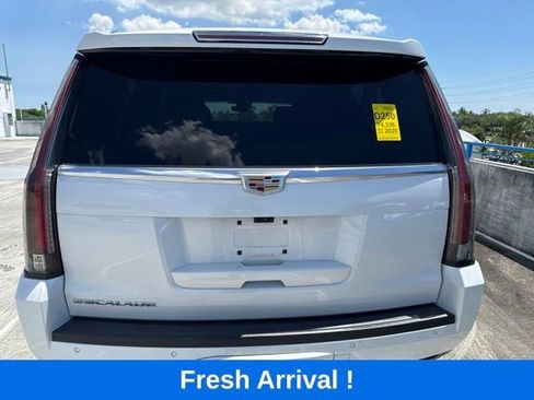 Used 2020 Cadillac Escalade ESV Platinum AWD/4WD image 18