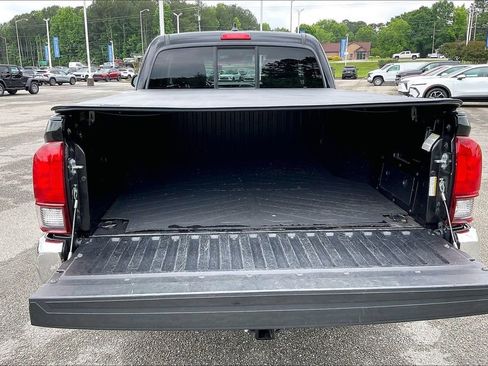 Used 2022 Toyota Tacoma SR5 w/ SR5 Appearance Package (SM) AWD/4WD image 18