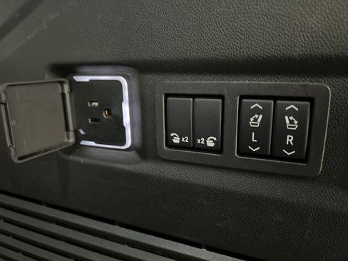 Used 2025 GMC Yukon Denali image 40