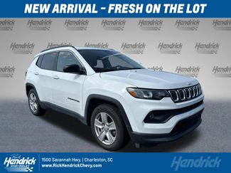 Used 2022 Jeep Compass Latitude image 1